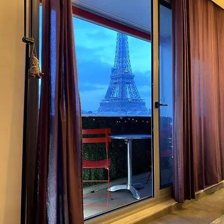 Le Suffren-eiffel Paryż